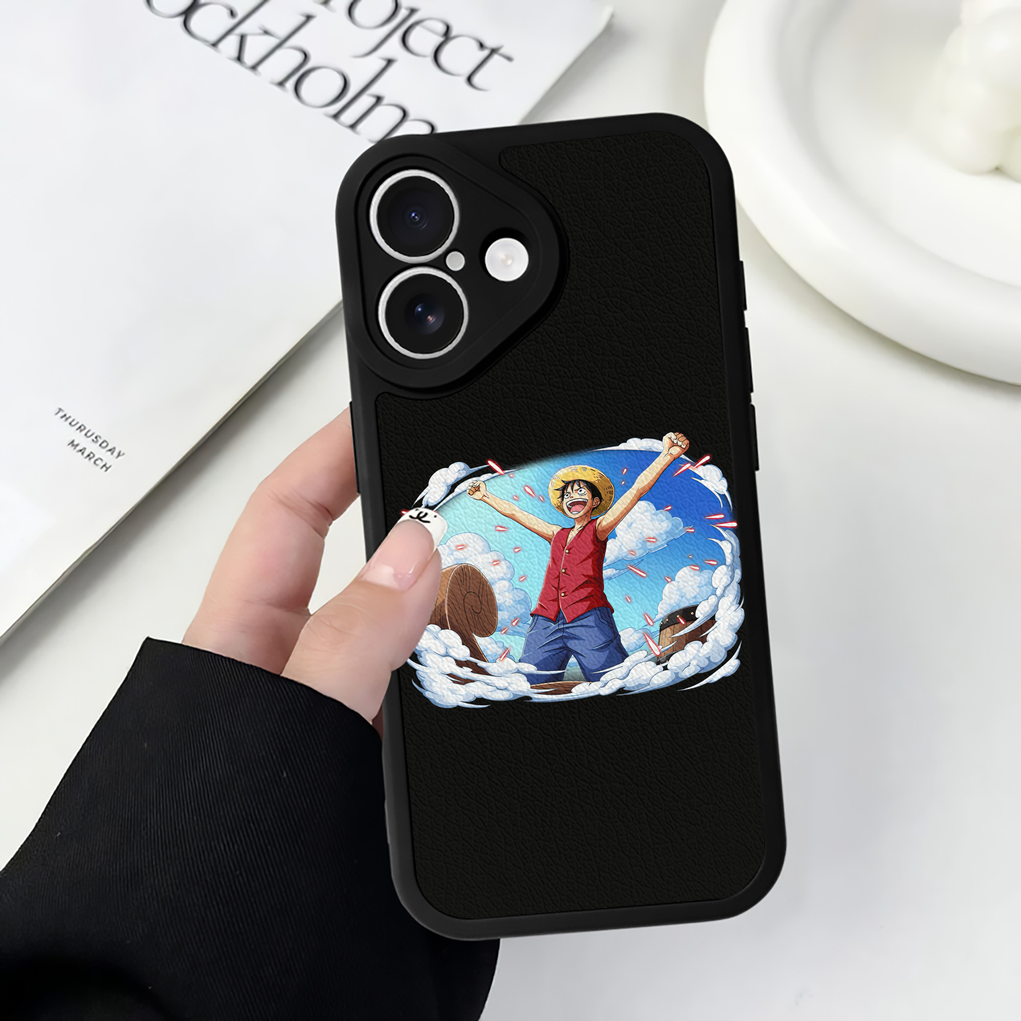 （画像用） ワンピース モンキー・D・ルフィ ONE PIECE Monkey D. Luffy 【iPhone 16シリーズ対応】シリコンスマホケース（レザー調） 材質：シリコン